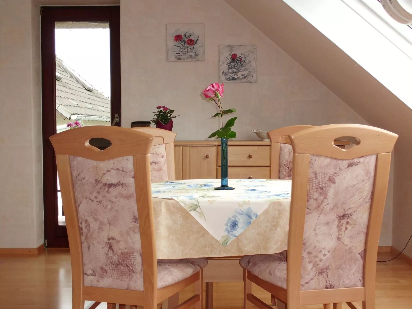 Gerä¤umige Ferienwohnung in Lay am Moselhang-Drinnen