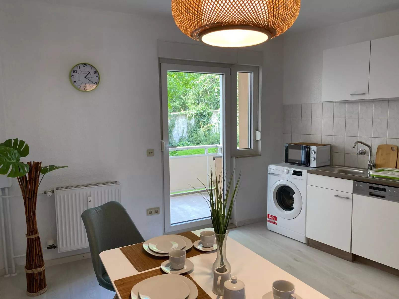 Grüne Oase neben Duisburg Hbf-Inside