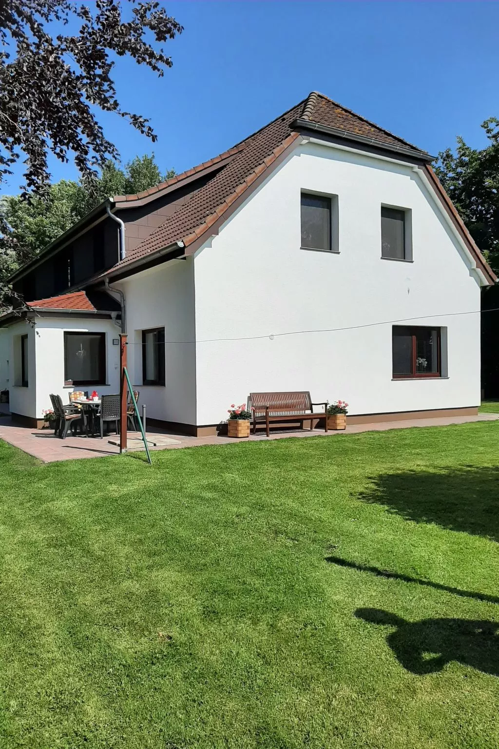 Komfortable Ferienwohnung mit großem Garten-Dedans