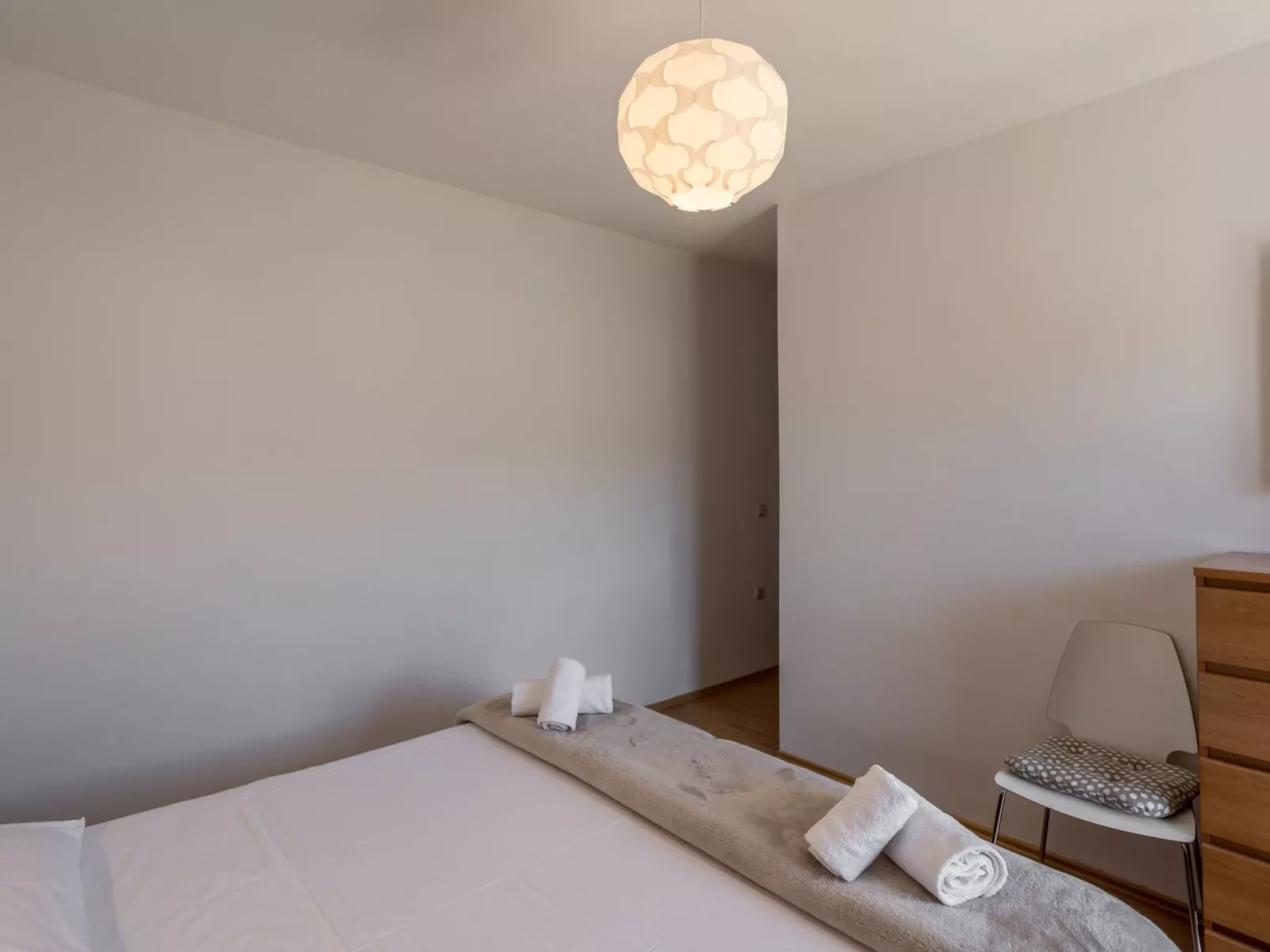 Tihana mit mediterranem Garten-Inside