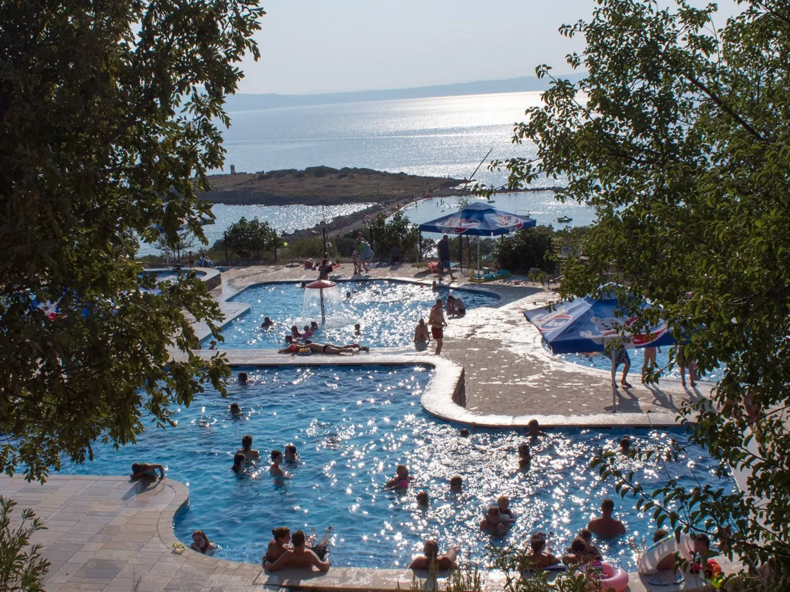 Mobilheim mit gemeinschaftlichem Pool-Image-tags.info