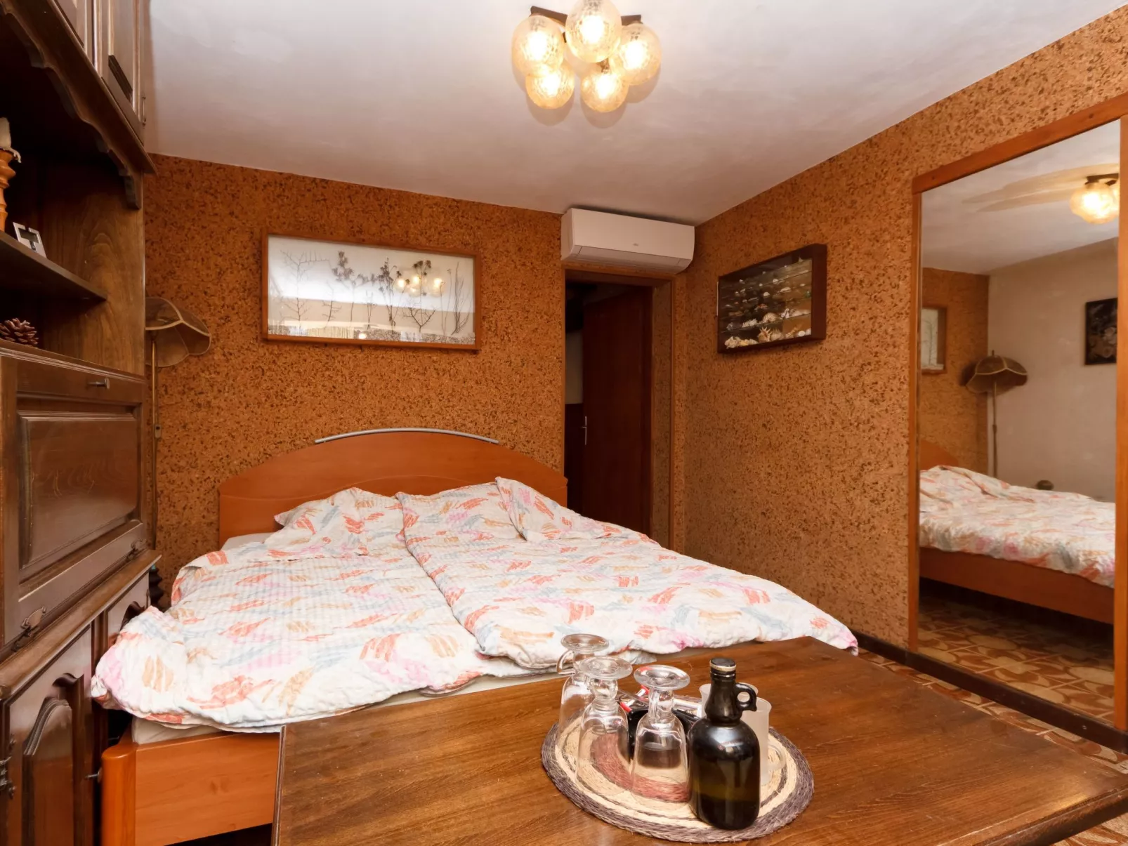 Im Erdgeschoss mit Garten und Laube fur zwei Perssonen mit dem eigenen Parkplat