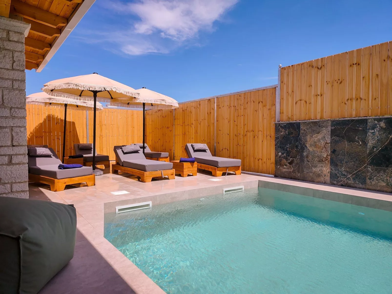 Entdecken Sie die ruhige Opulenz der Luxusvilla Levanda in Südalbanien - Dehors