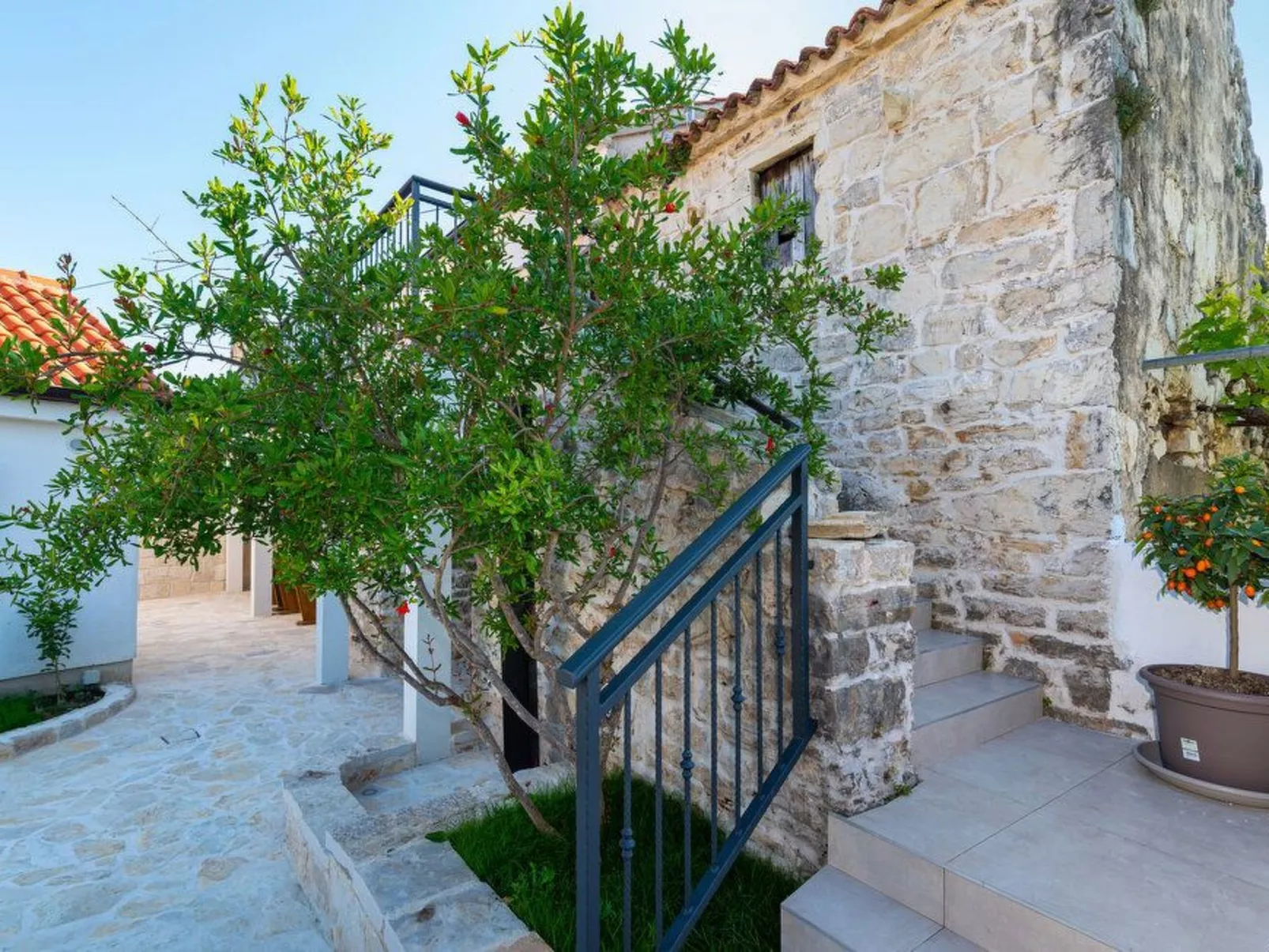 Mit Jacuzzi-TA Leut Agency-Dedans