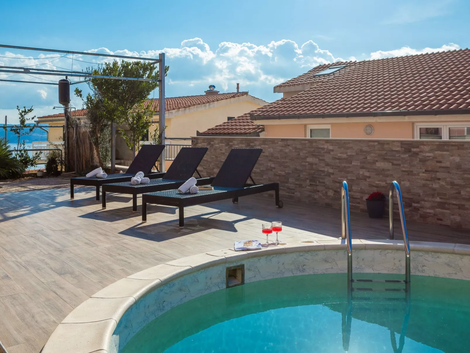 Für 12 Personen in Stanići, Dalmatien (Mitteldalmatien)-Draußen