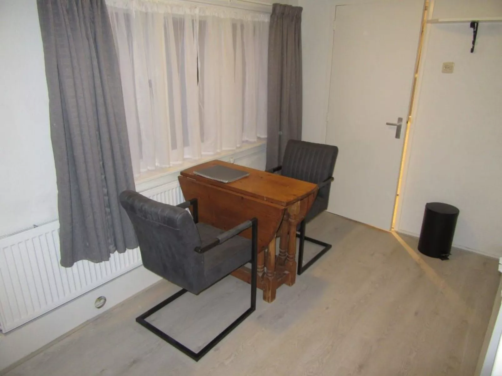 "Emmastraat" mit Terrasse-Drinnen