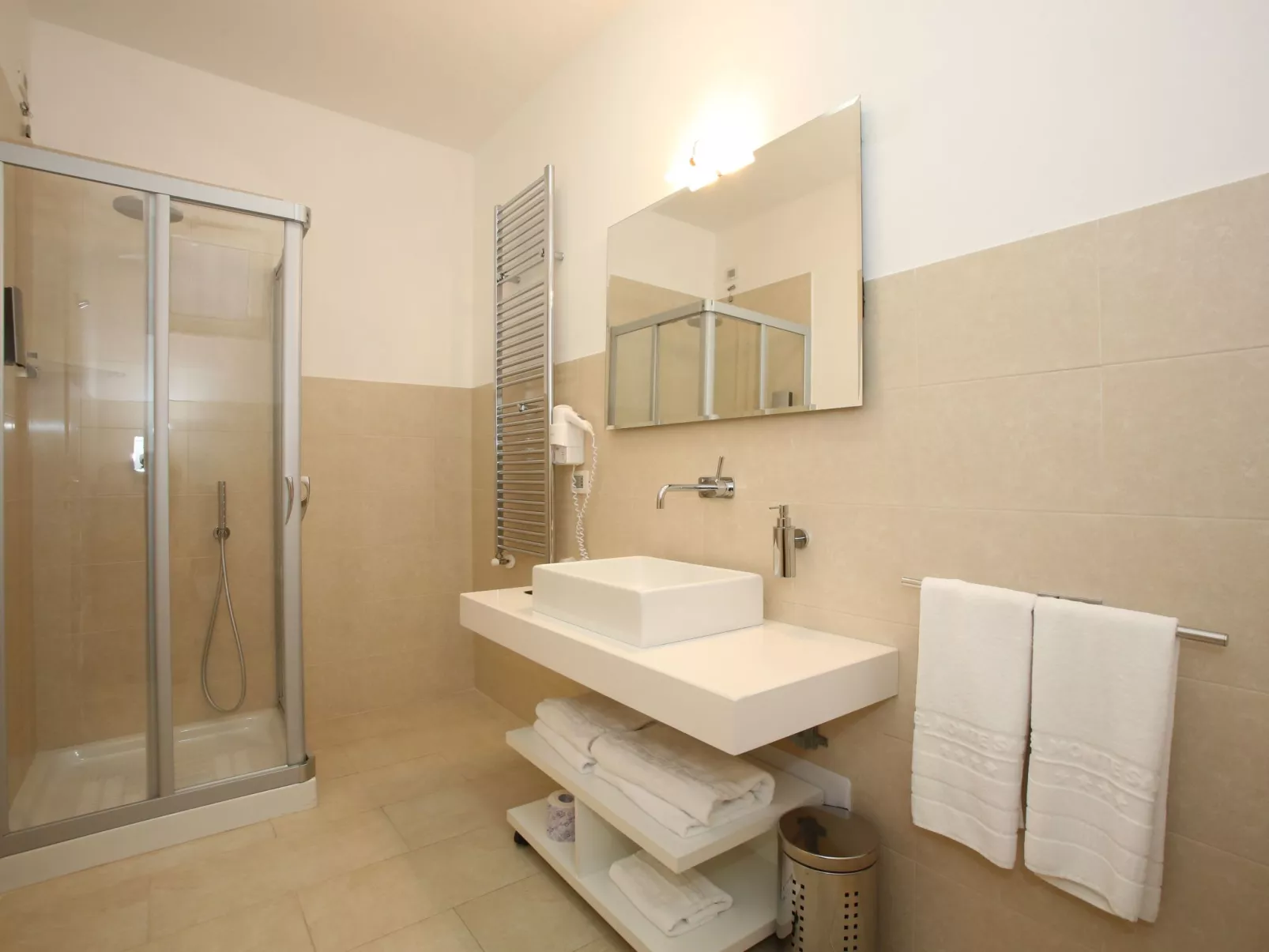 Unknown Accommodation-Drinnen