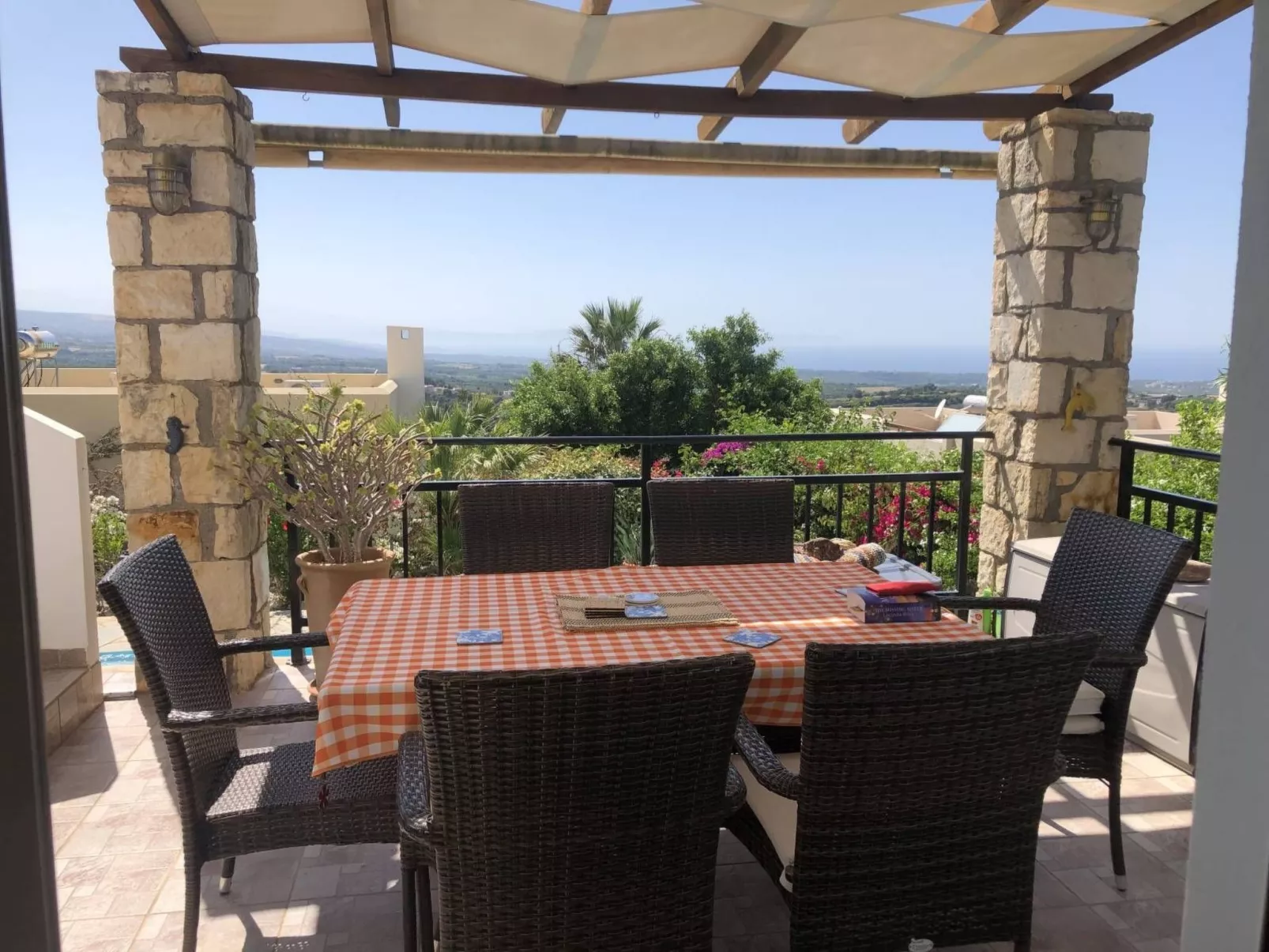 In Arkadi mit Privatem Pool-Inside