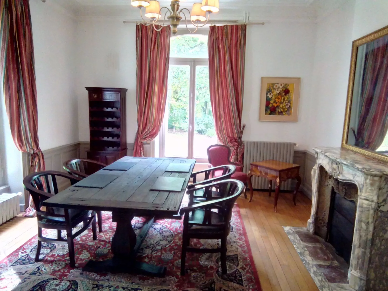 In Nantois mit Privatem Pool-Drinnen