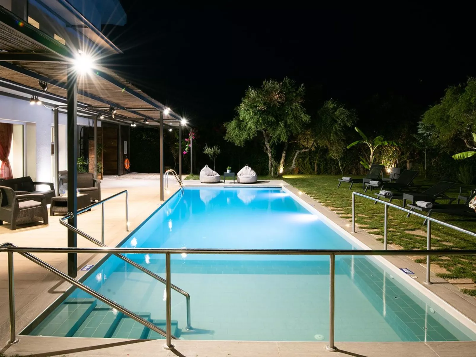 Geräumige Familienvilla, privater Pool und Garten-Dehors