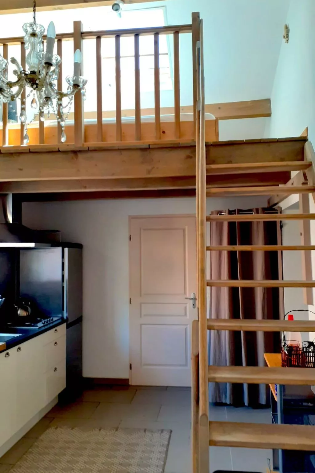 In La Livinière mit Großer Terrasse-Drinnen