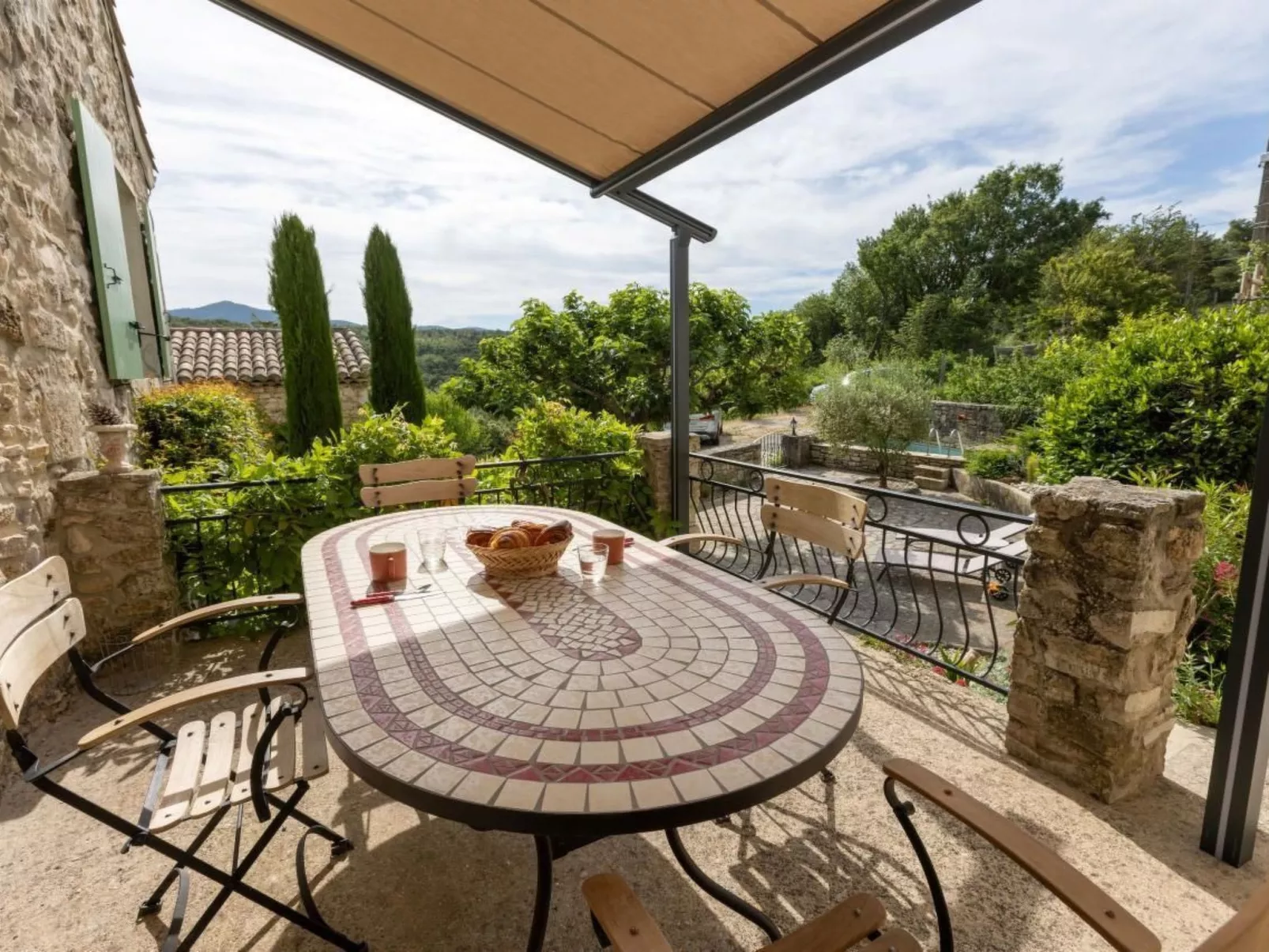 Clos de l'Olivier-Draußen