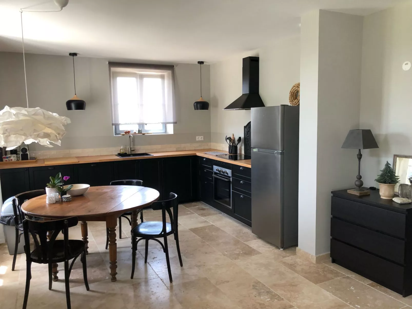 Maison Carrée-Drinnen