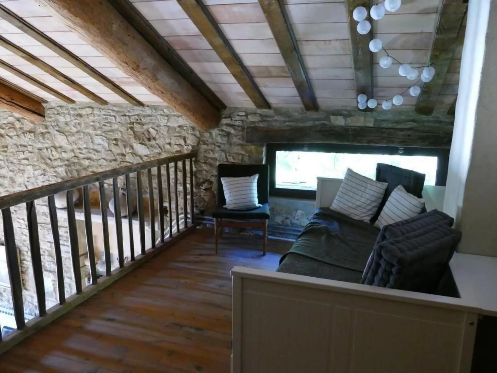 Grosszügiges Ferienhaus mit Pool / Provence-Drinnen