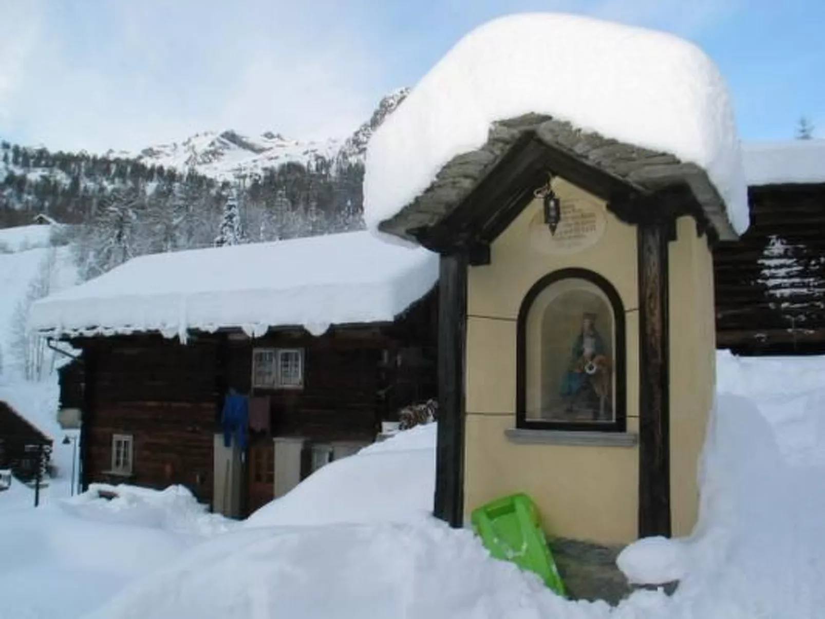 Casa Paola in Bosco Gurin-Draußen