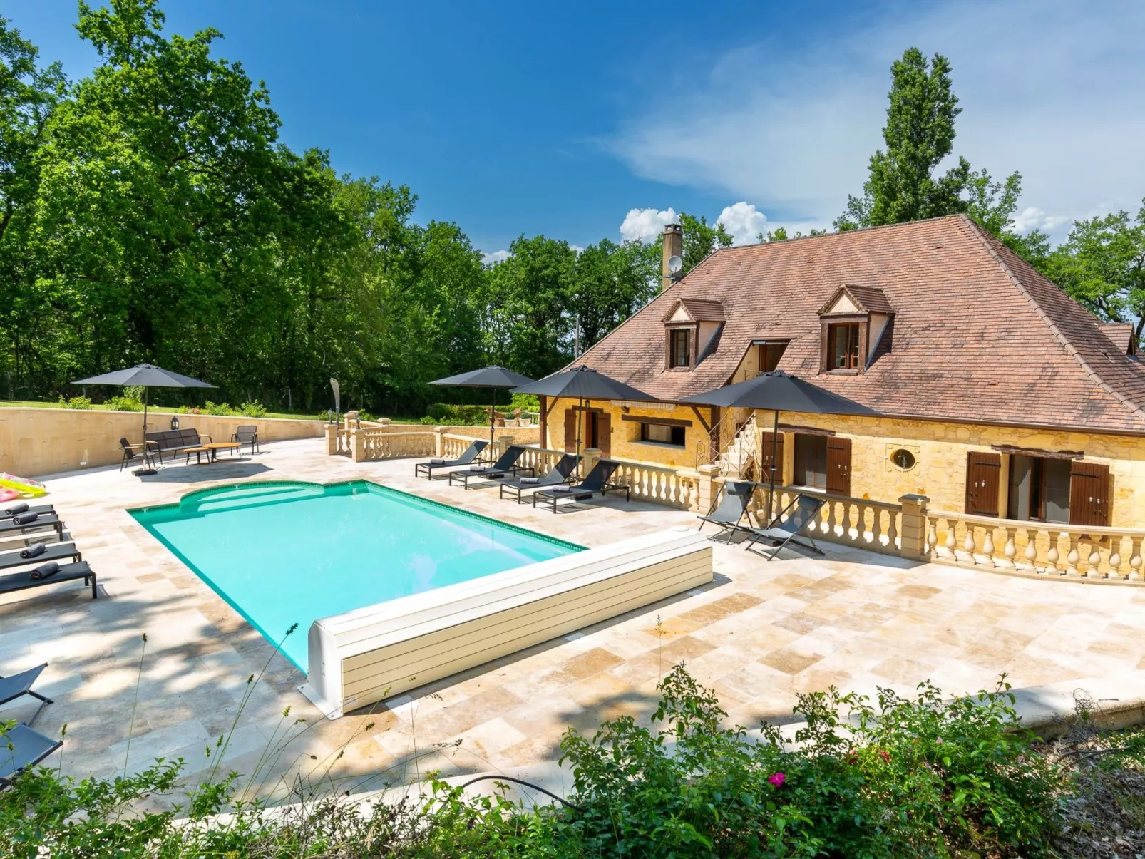 Luxus-Ferienhaus mit beheiztem Pool in der Dordogne-Outside