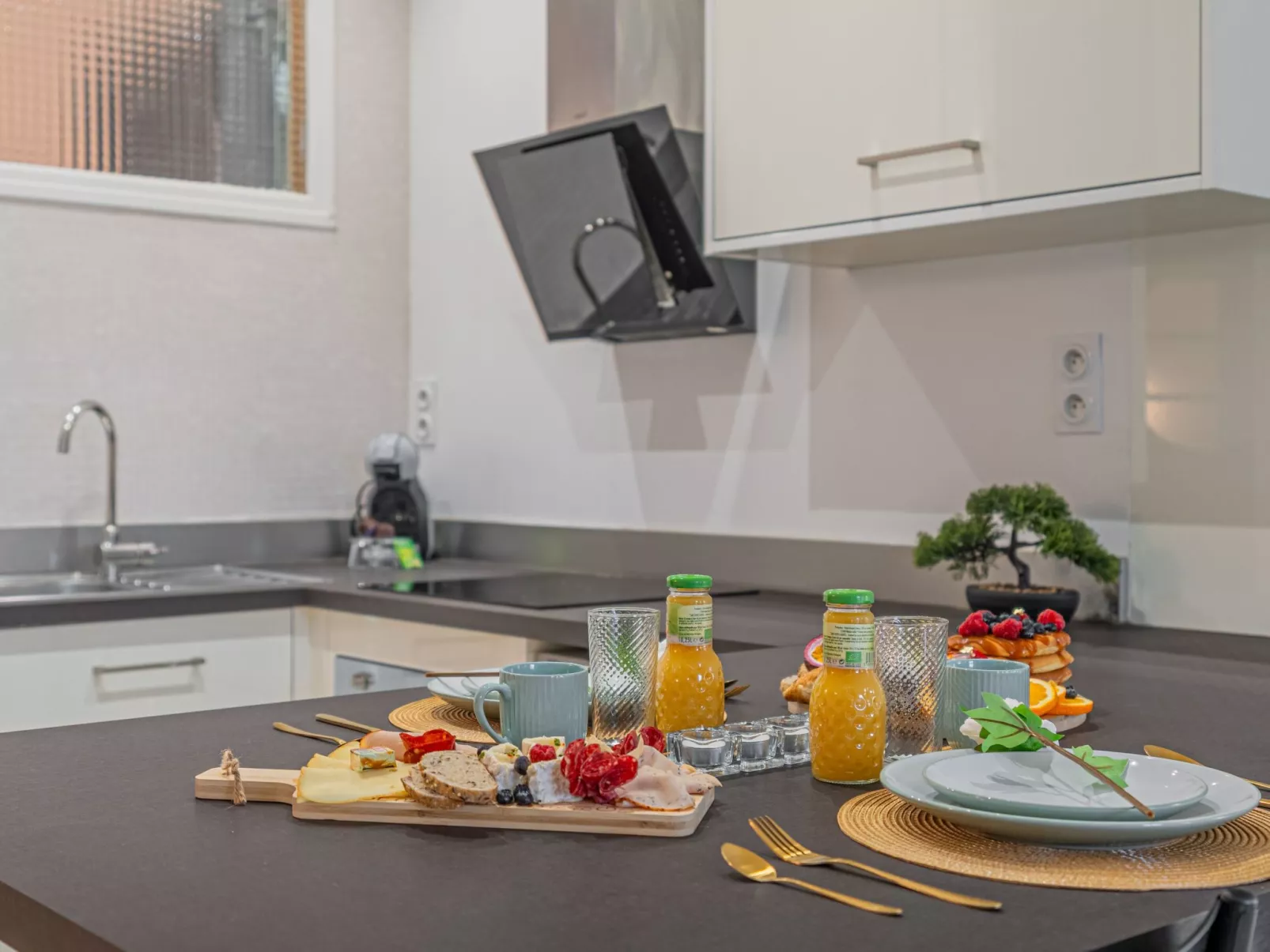 Ferienwohnung "Luxury Cinéphile"-Image-tags.info