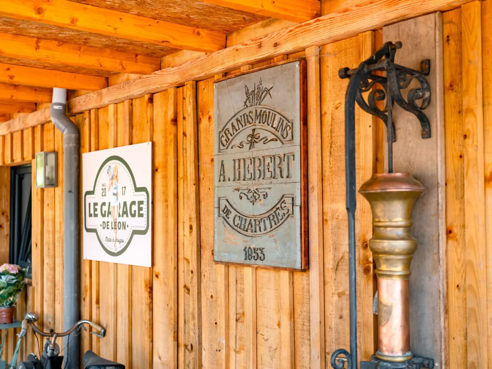 Domäne "Leons Garage"-Draußen