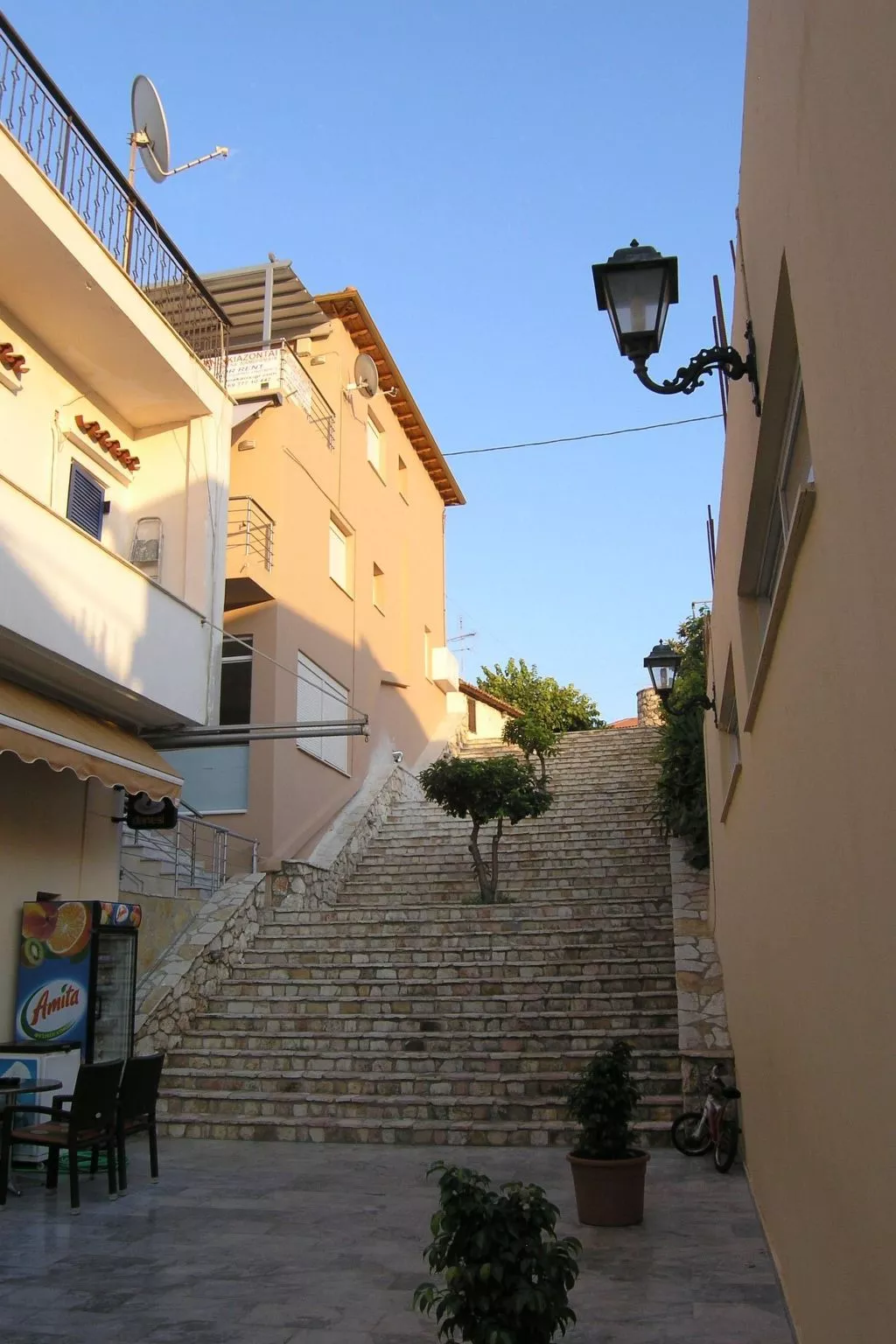 Appartement in Derveni mit Terrasse-Draußen