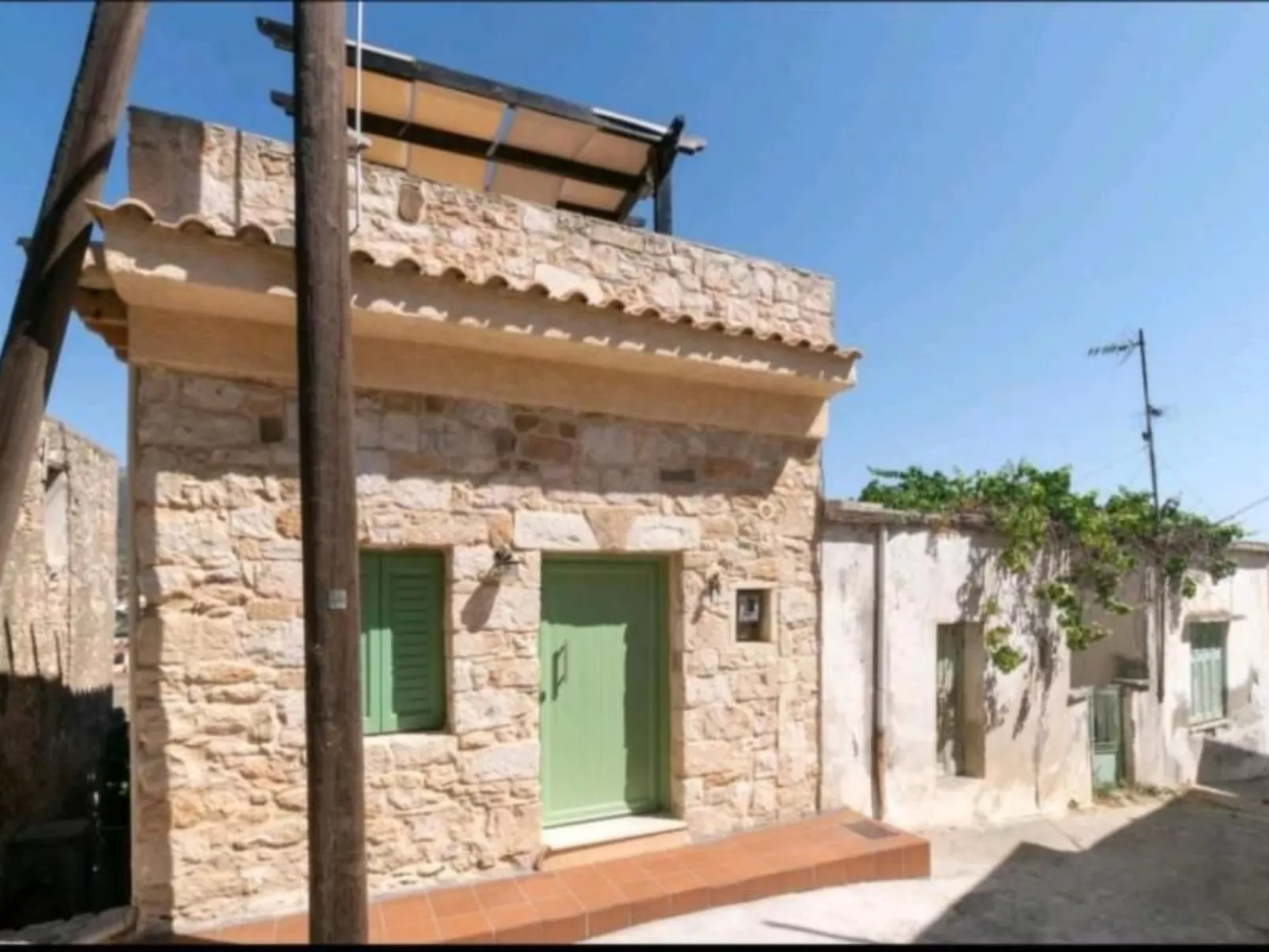 Mit Blick auf das Wasser-Inside