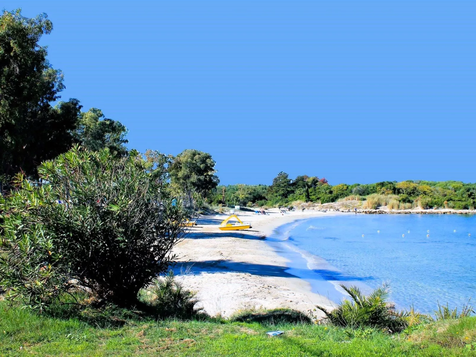 Geräumige Wohnung mit zwei Schlafzimmern in der Nähe des Sandstrandes-Dedans
