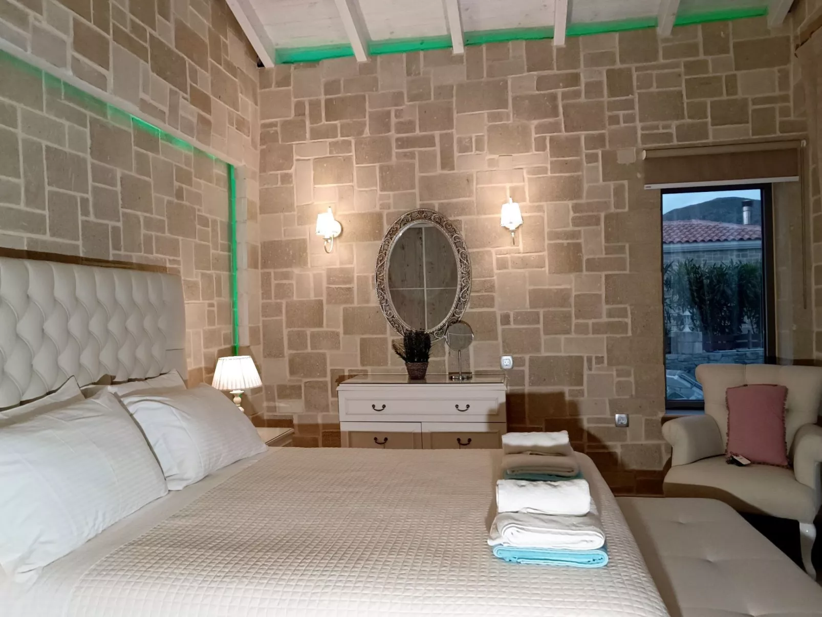 In Mithimna mit Privatem Pool-Drinnen