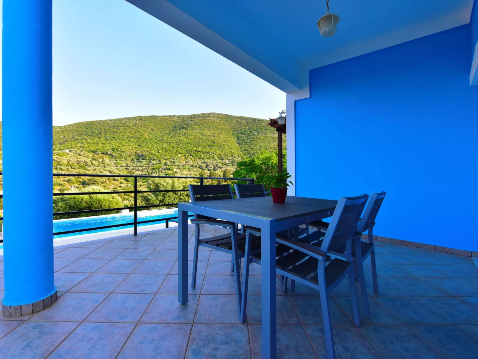 "Blue Villa"-Draußen