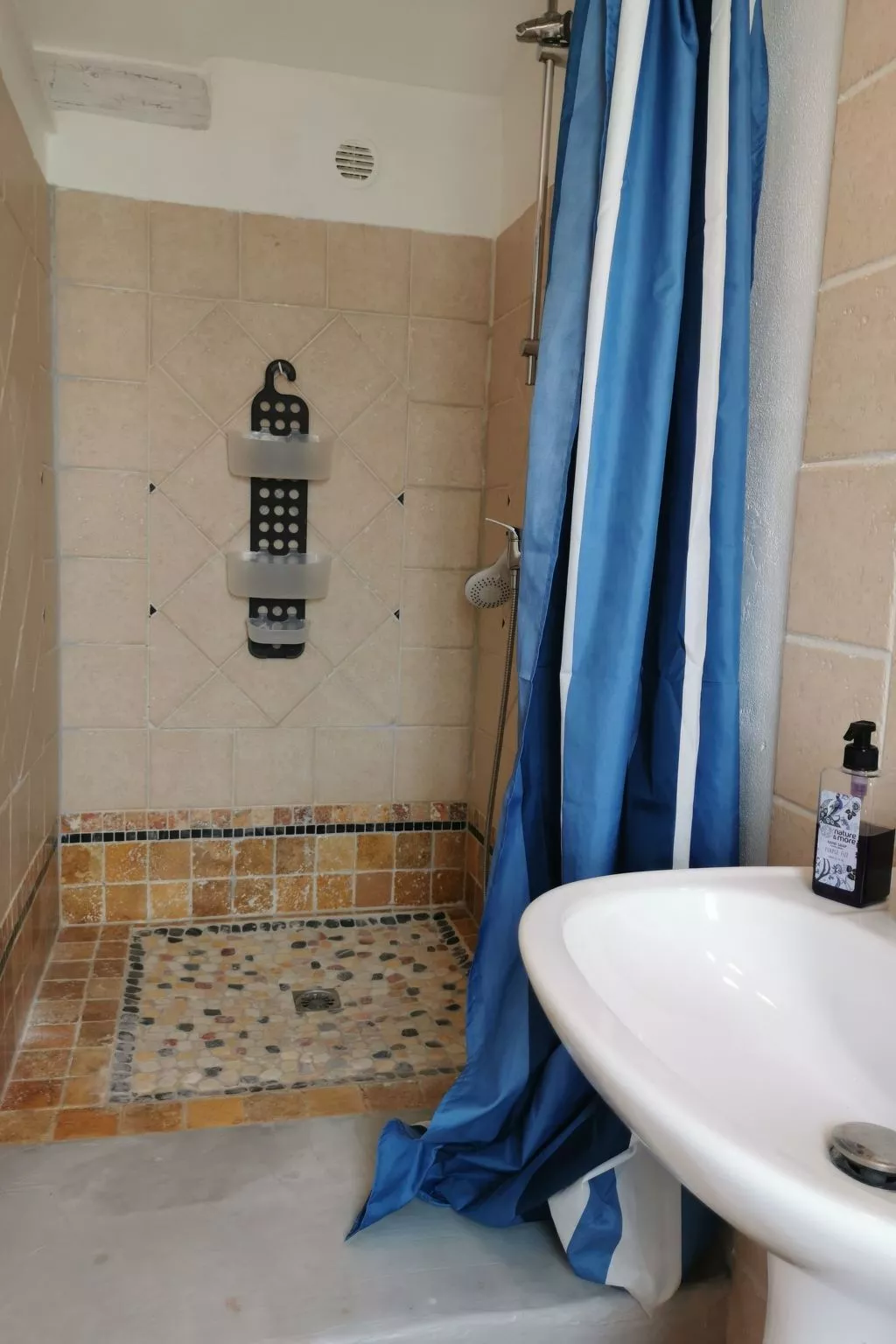 Auf dem Land mit Pool-Inside