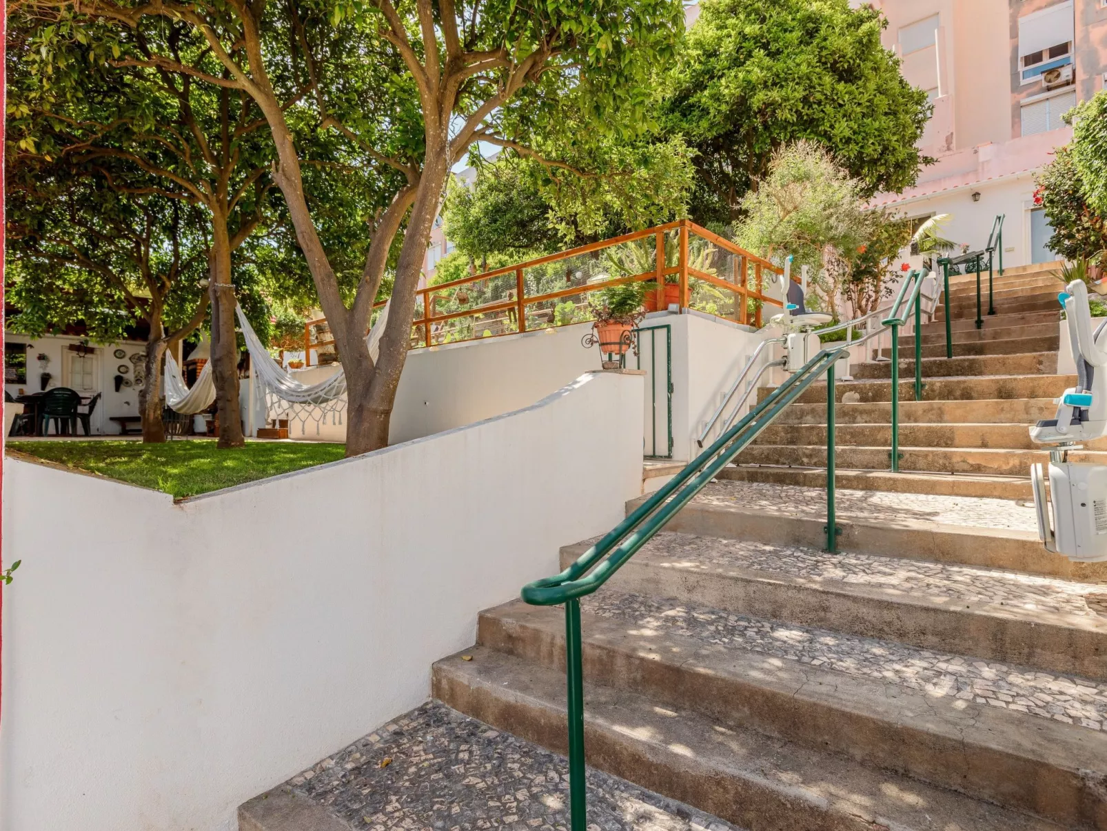 Nette Wohnung mit Kleinem gemeinsamem Pool - Outside