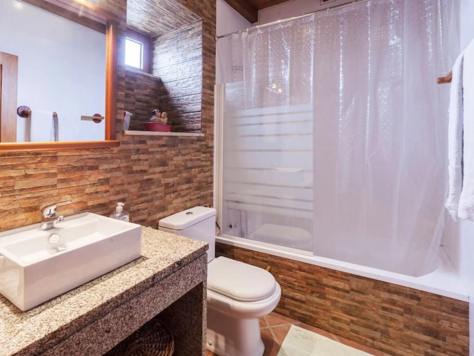 Mit Garten, Grill und Terrasse-Dedans