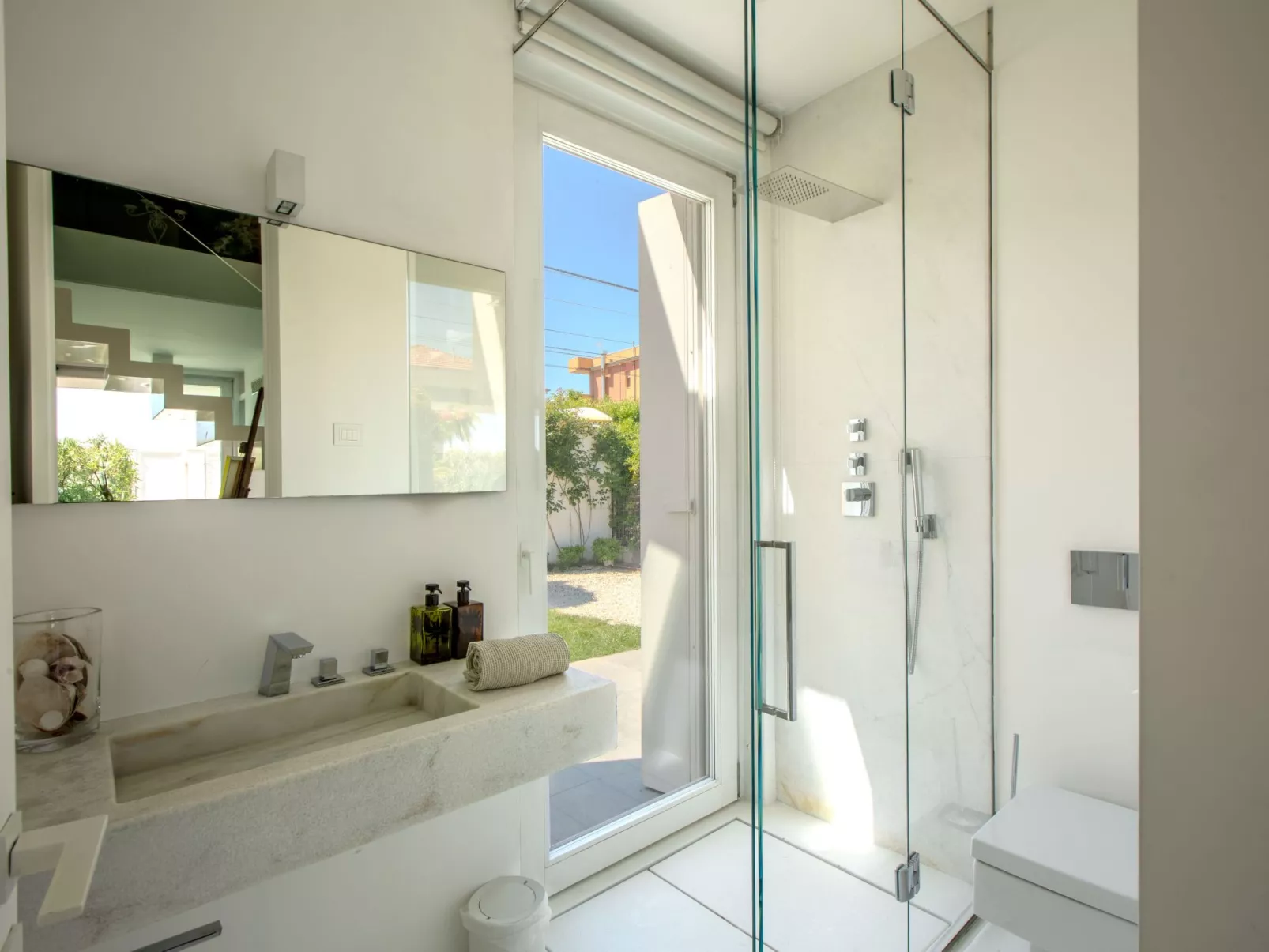 Elegante Villa am Strand, Jacuzzi und Garten-Inside