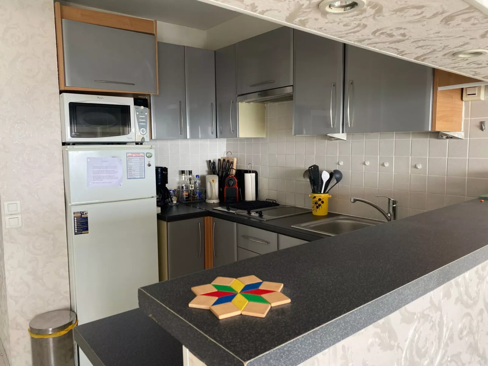 Studio-Apartment mit Blick auf das Wasser-Drinnen