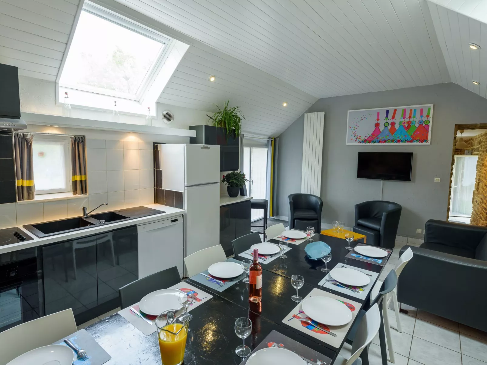 Großes Haus mit überdachtem und beheiztem Swimmingpool-Dedans