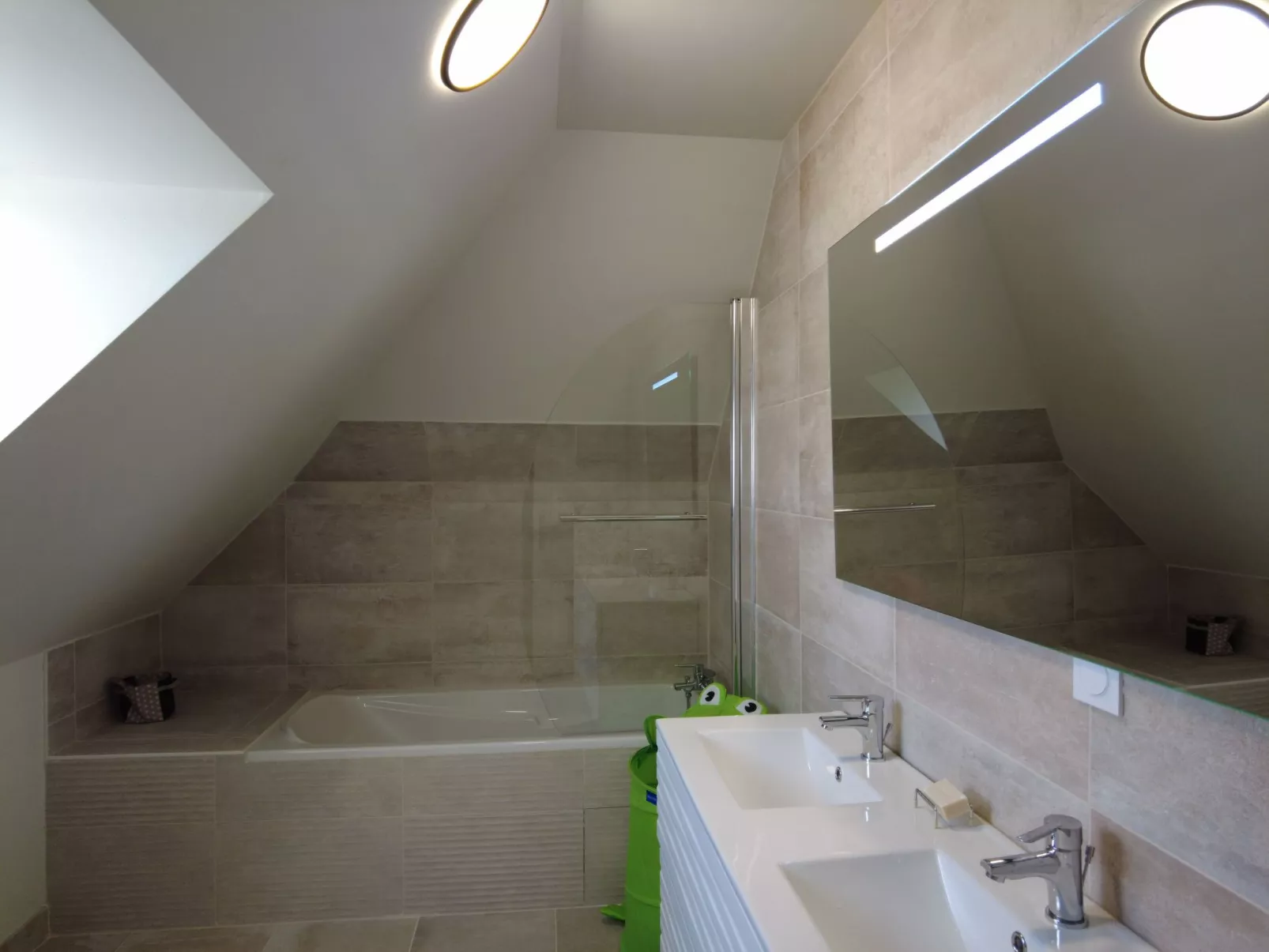 Neues Haus mit blendendem Meerblick-Drinnen