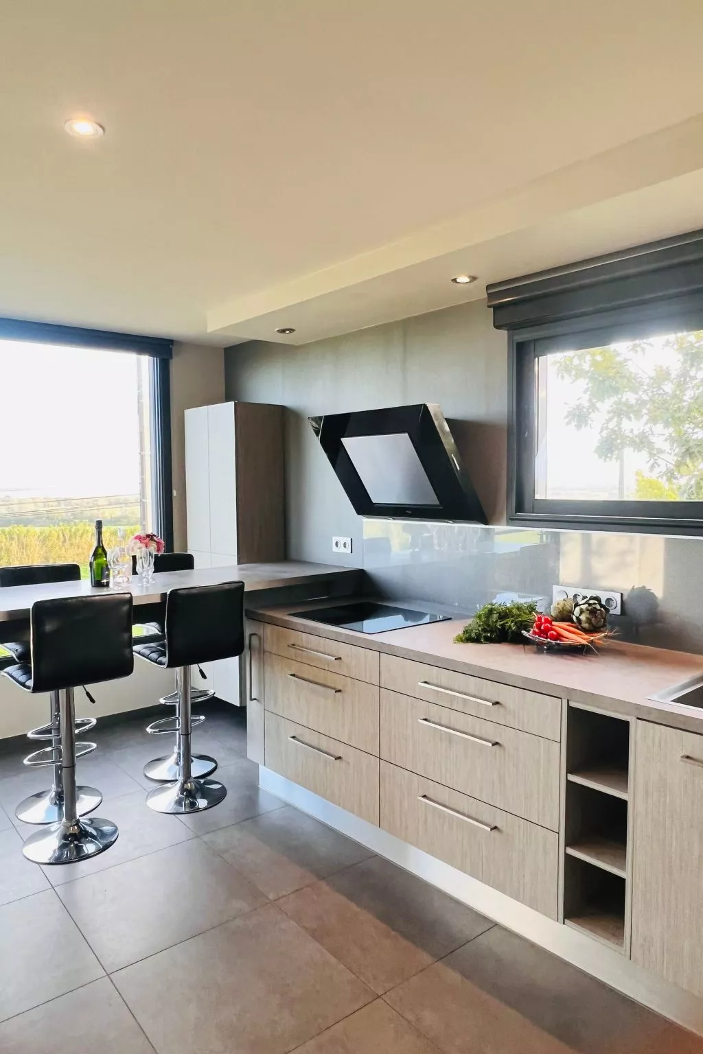 Villa Tante Alice  Meerblick Komfort Villa Alleinlage mit Aufzug Jacuzzi Dampfb-Inside