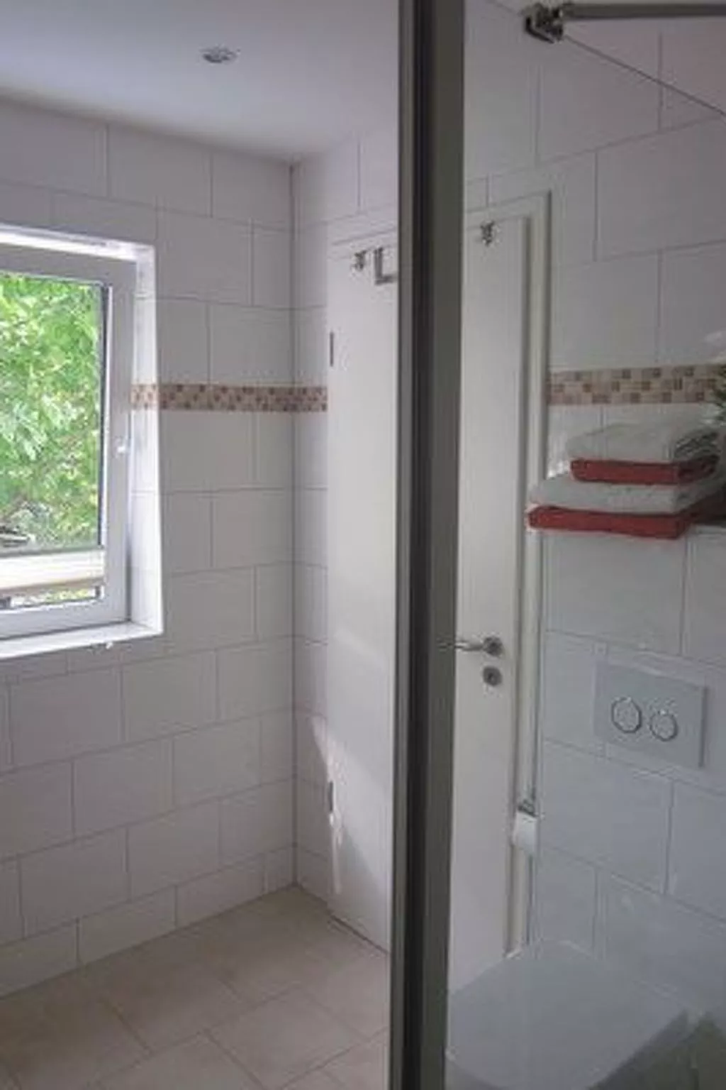 Moderne Maisonette-Wohnung mit Terrasse-Drinnen