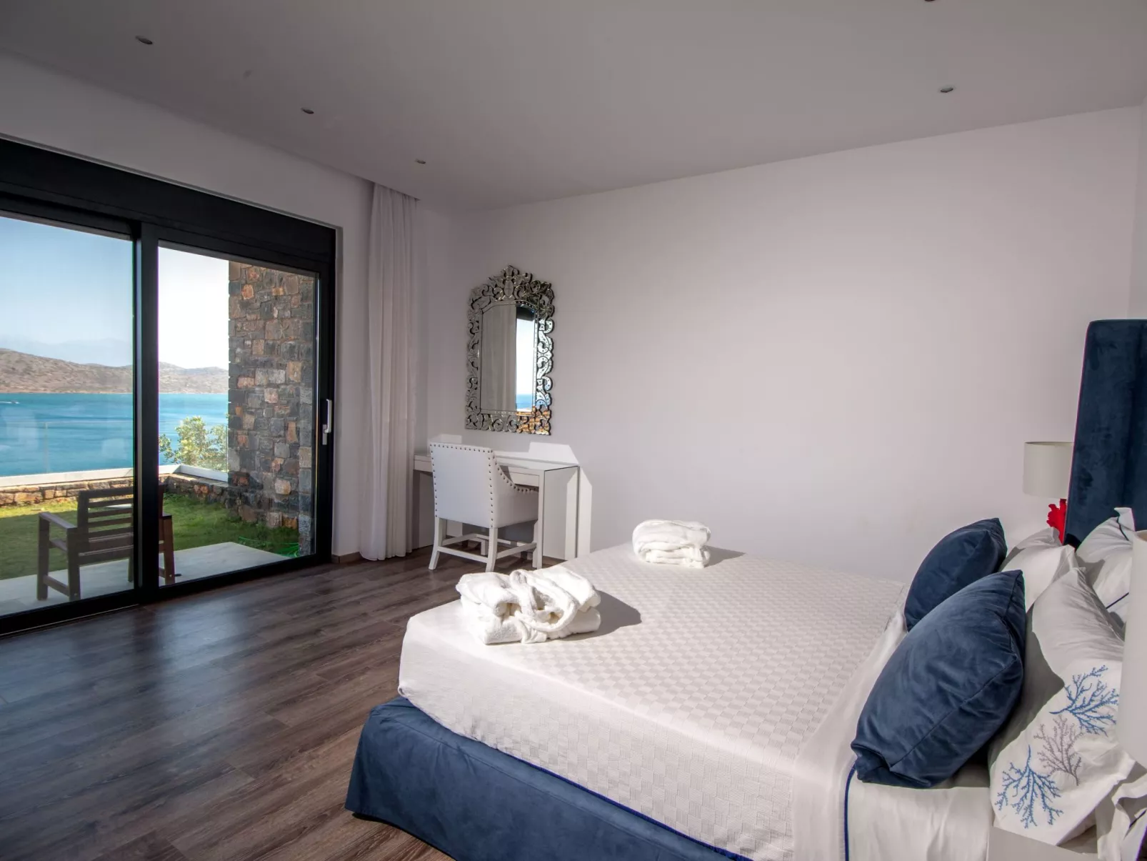 "Villa Dimitra" mit Infinity Pool-Dedans