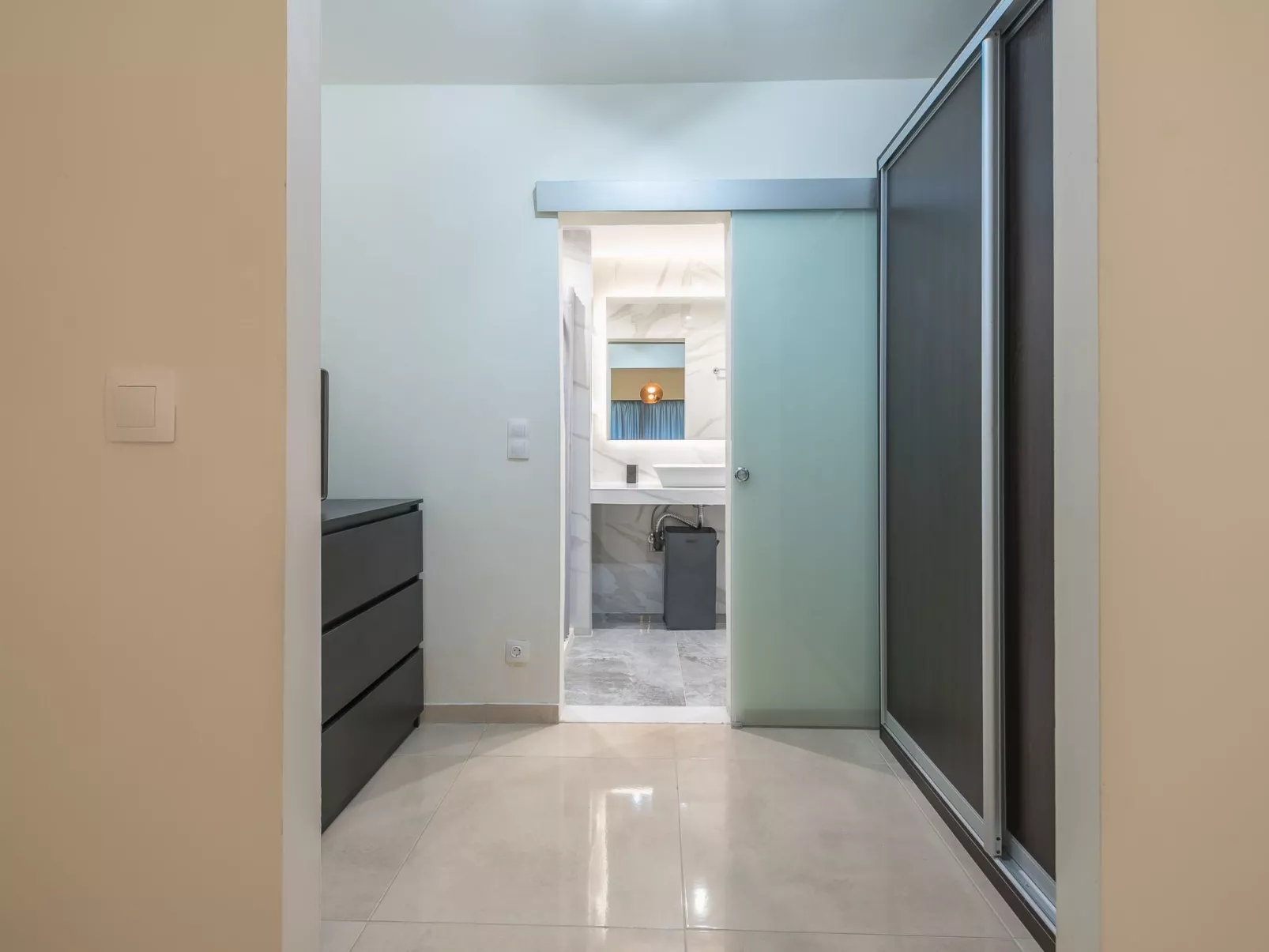 Stilvolle 2 Schlafzimmer, nur wenige Schritte von Fokionos Negri-Image-tags.info