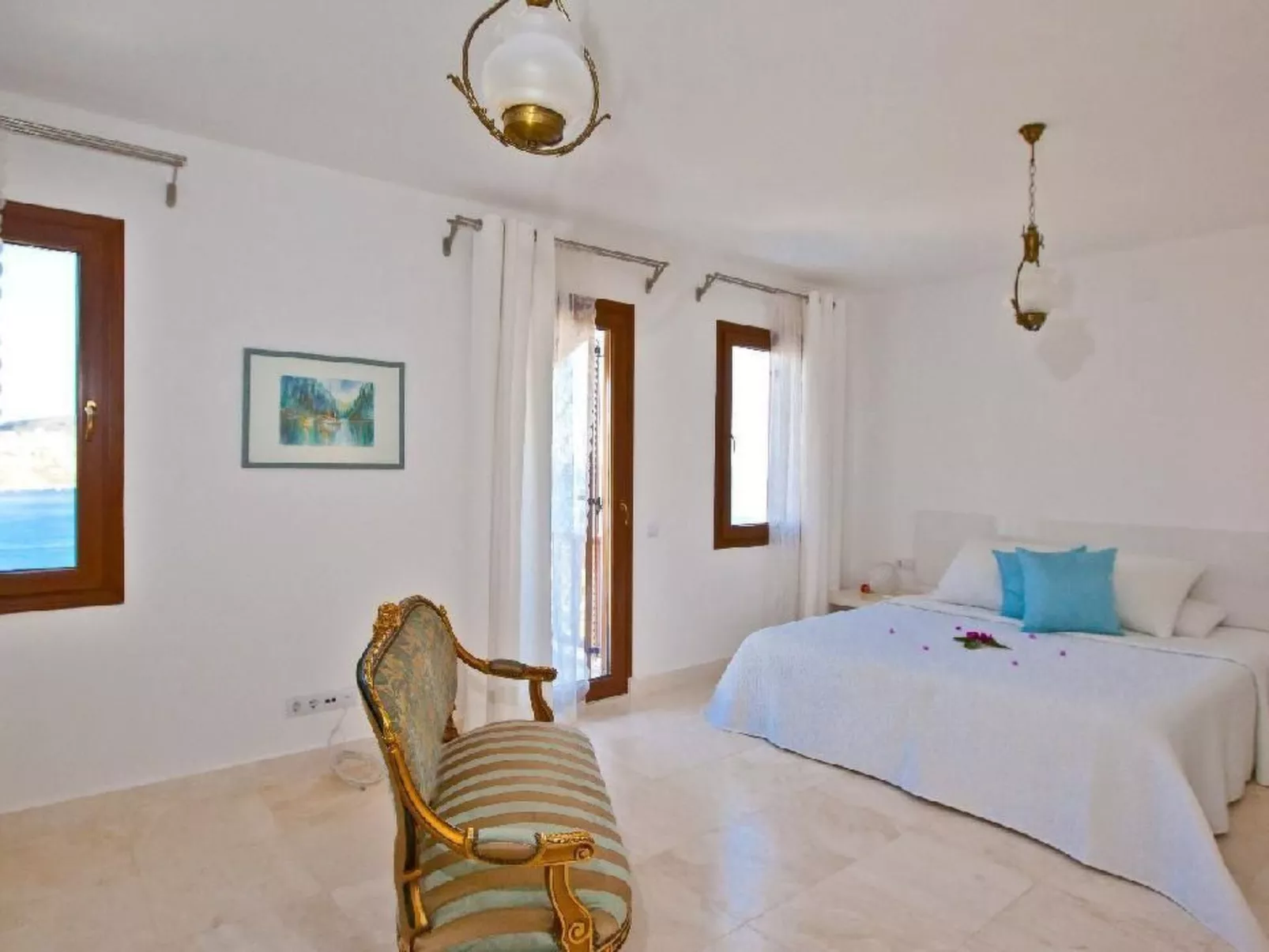 Mit Blick auf das Wasser-Inside