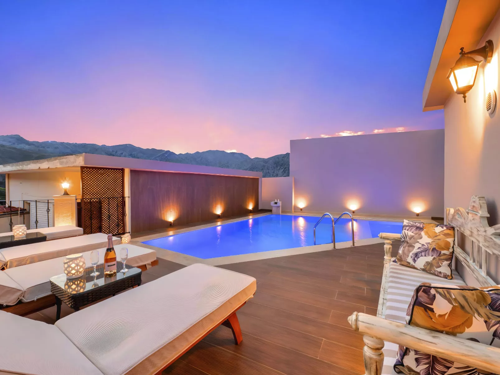 Petralis Luxus Villa Pool Whirlpool-Drinnen