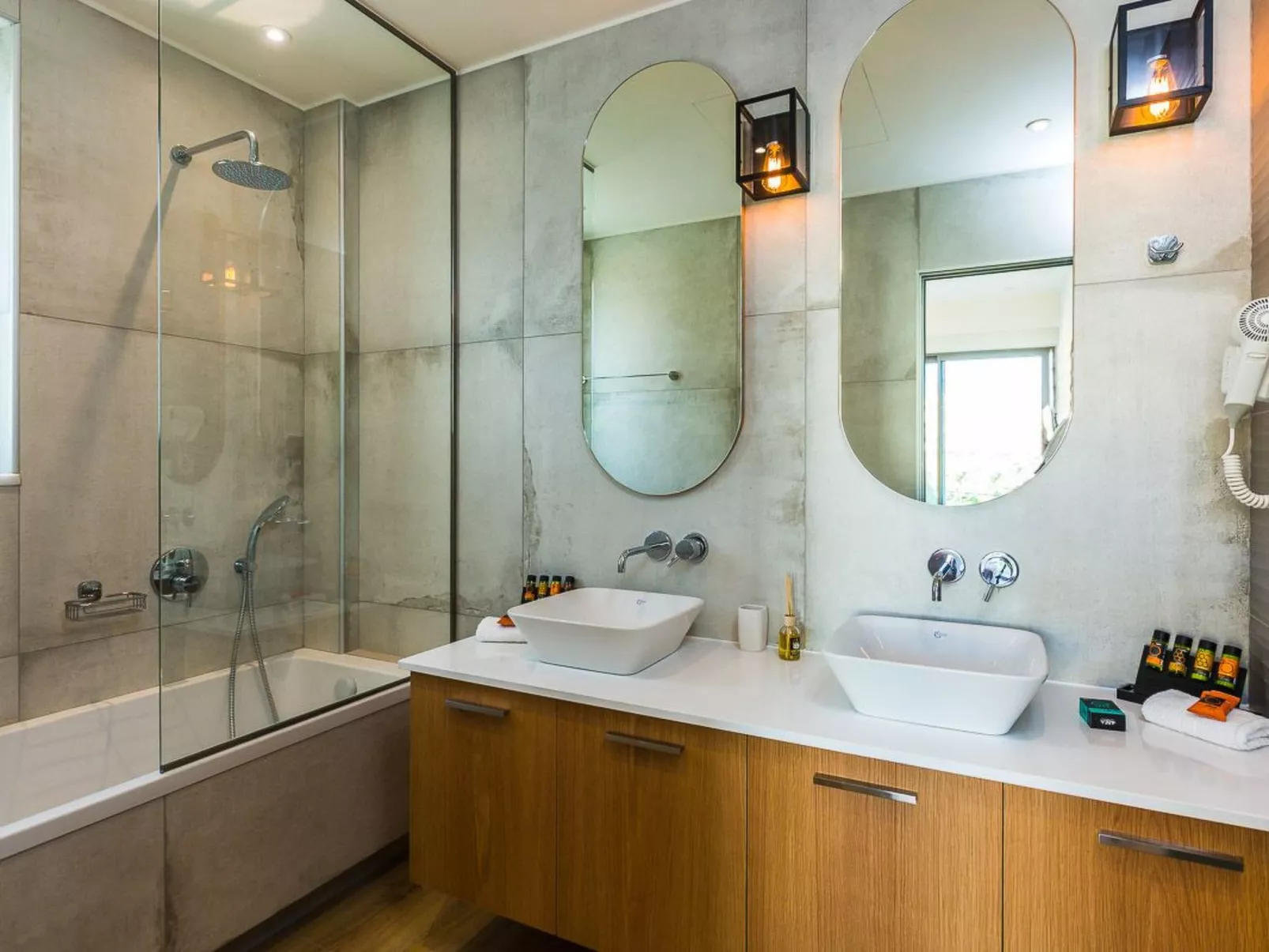 Villa Amelia I Kostenloser 8-Sitzer Mini-Van und Pool-Inside