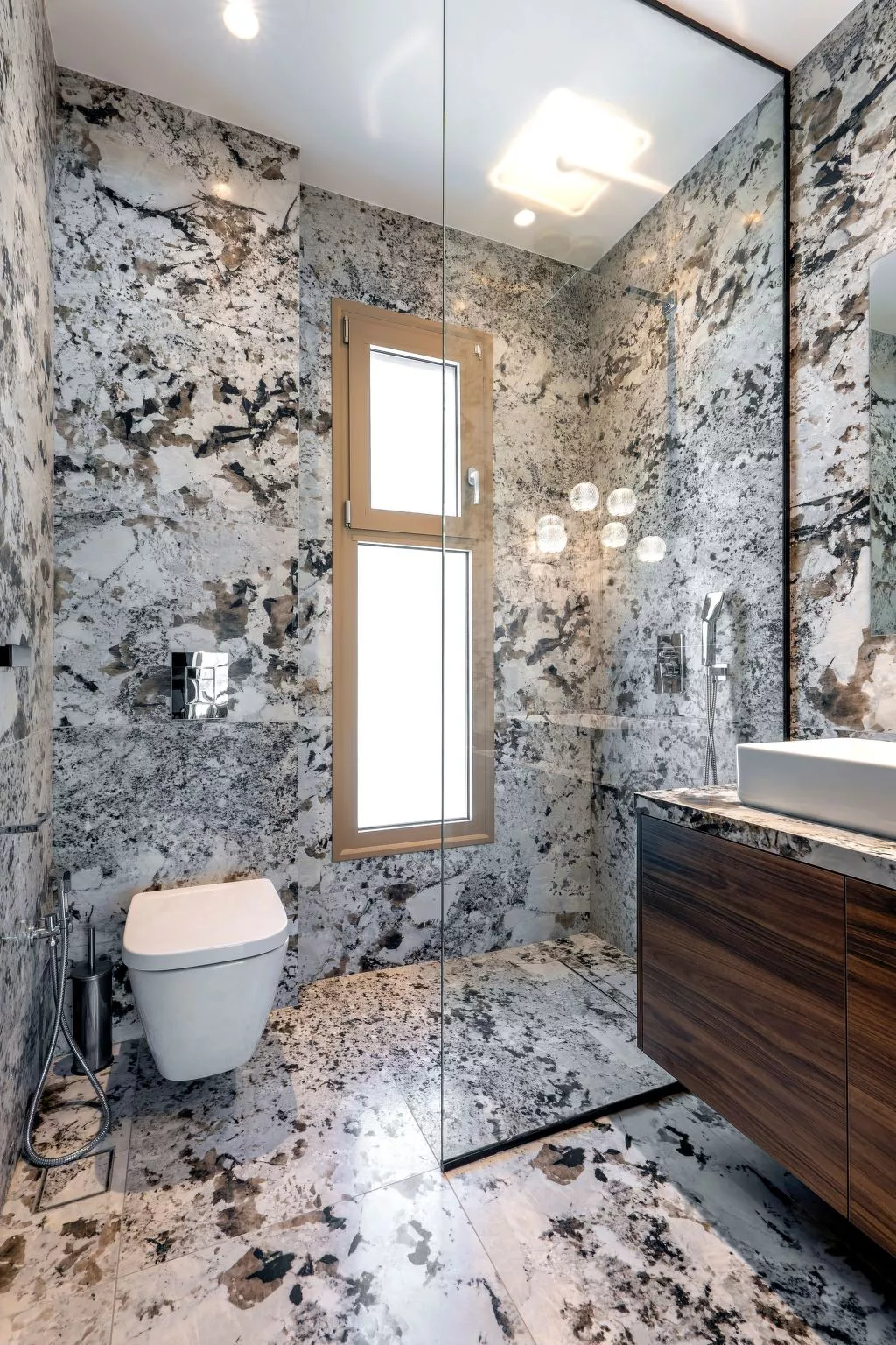 Emerald Estate-Drinnen