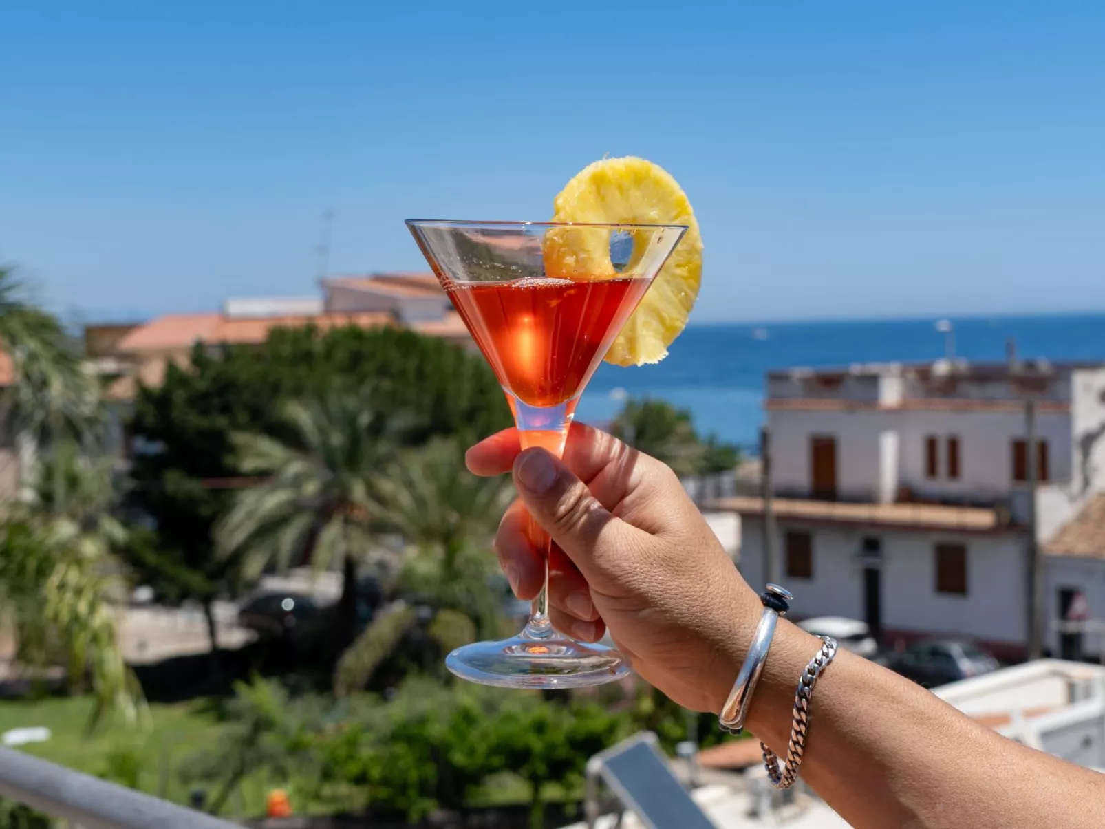 Saras Terrasse-Drinnen