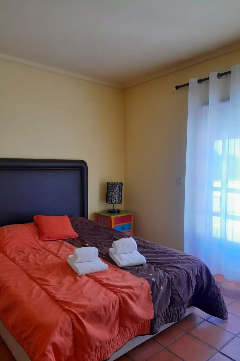 Zärtliche Momente in dieser gemütlichen Wohnung