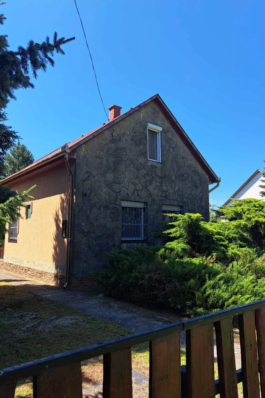 Mit eigenem Parkplatz-Dehors