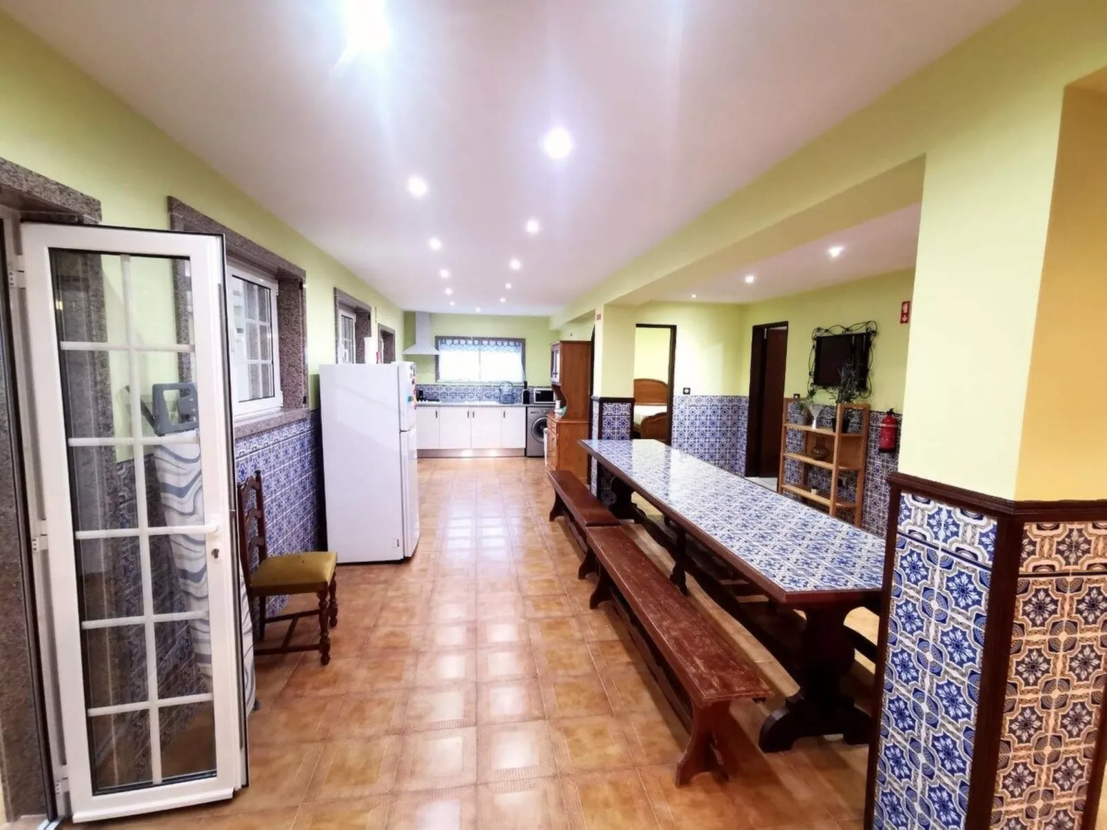 Das Haus Bairrada mit freier Garage-Drinnen