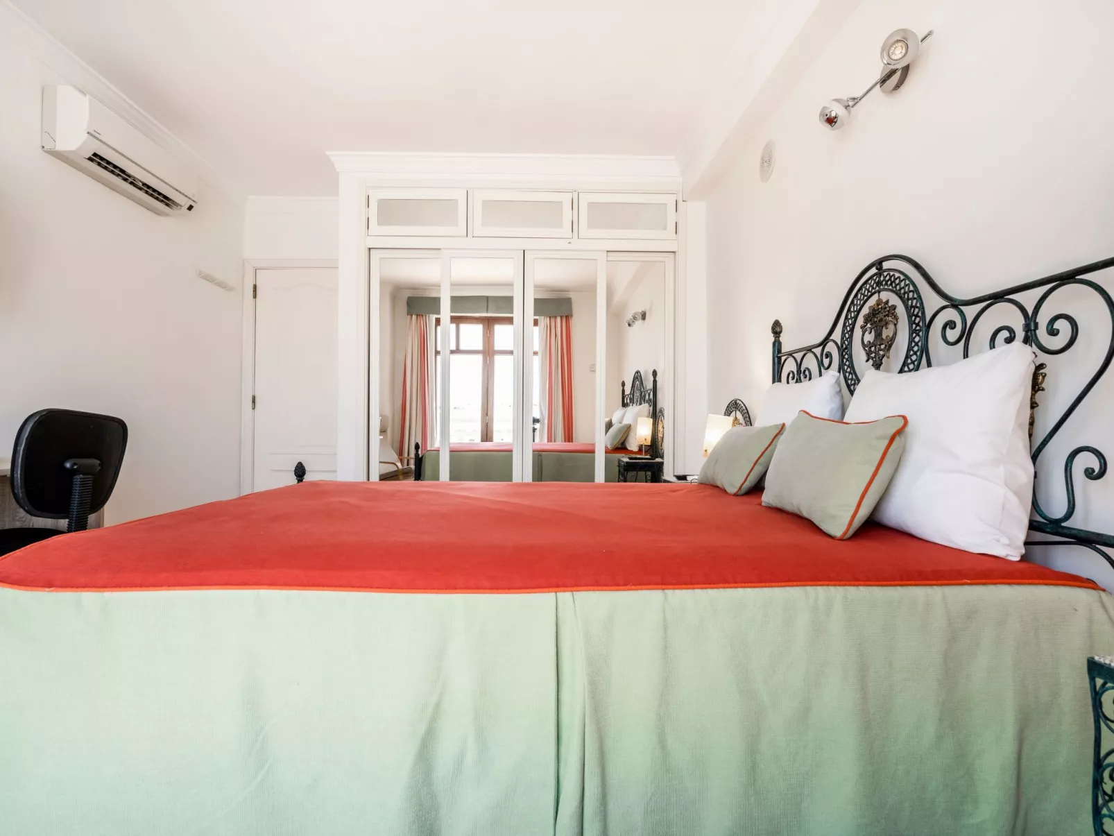 Haus am Flussufer-Drinnen