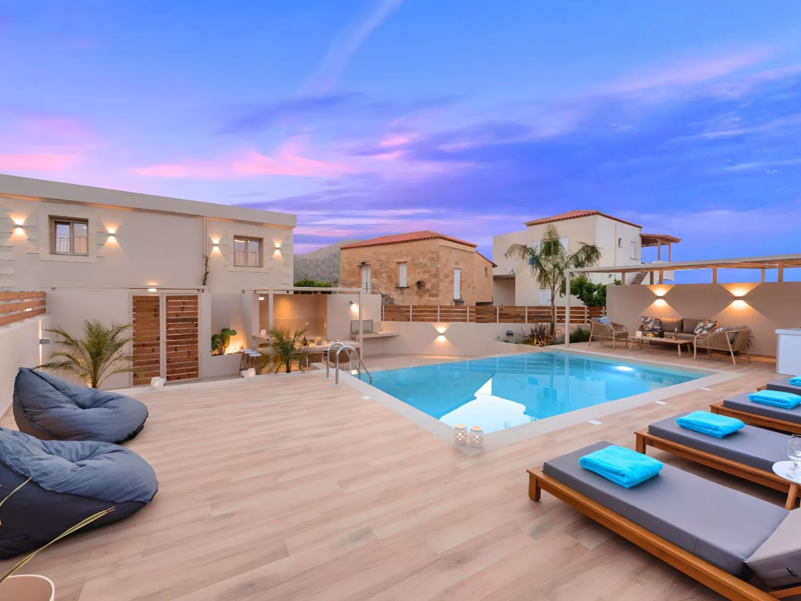 Hidden Gem Pool und Jacuzzi-Inside