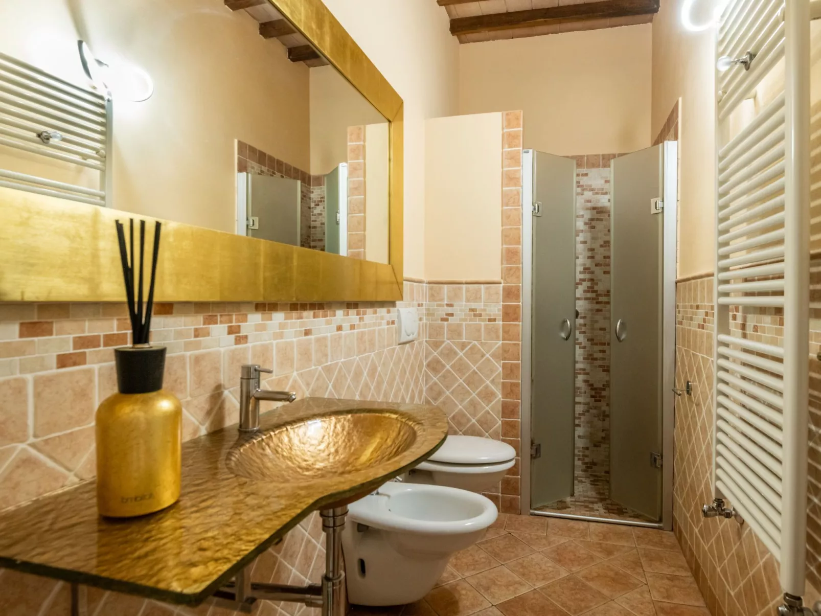 Für 10 Personen und 4 Kinder in Chianni, Toskana (Provinz Pisa)-Drinnen