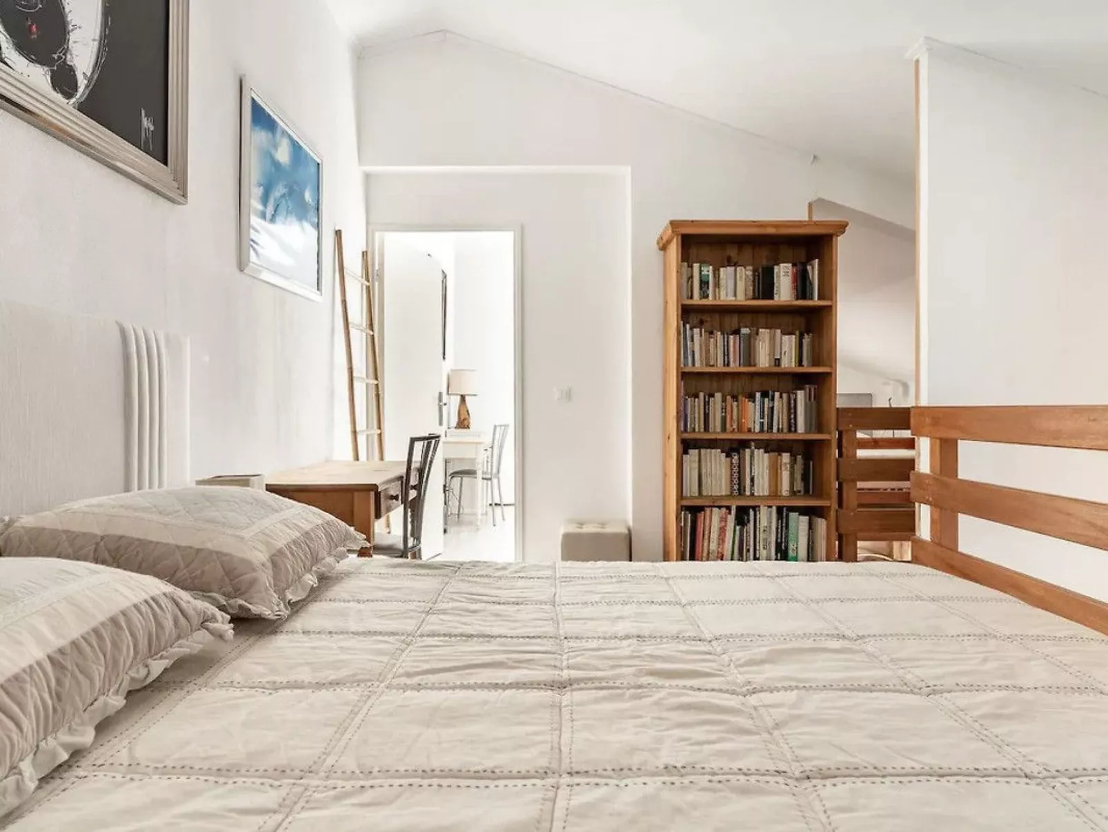 Loft, 300 m vom Meer-Drinnen